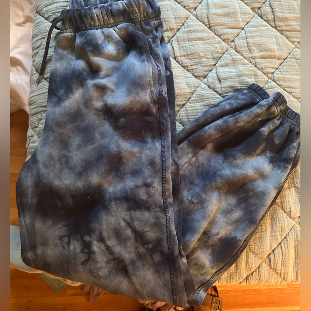 Tie dye sweatpants !